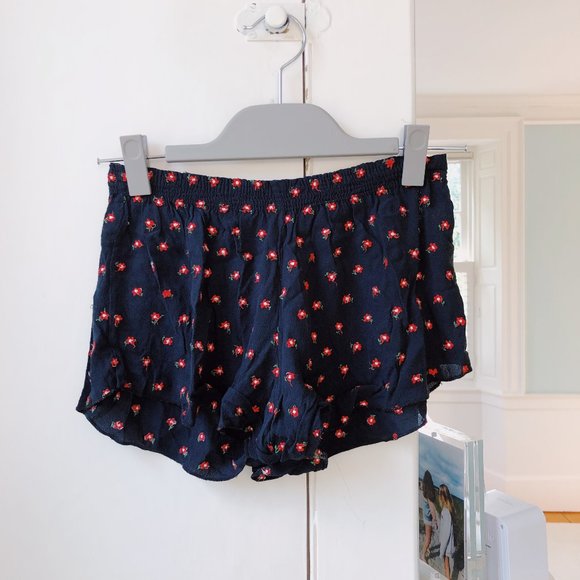 brandy melville: flowy floral shorts - Picture 1 of 2